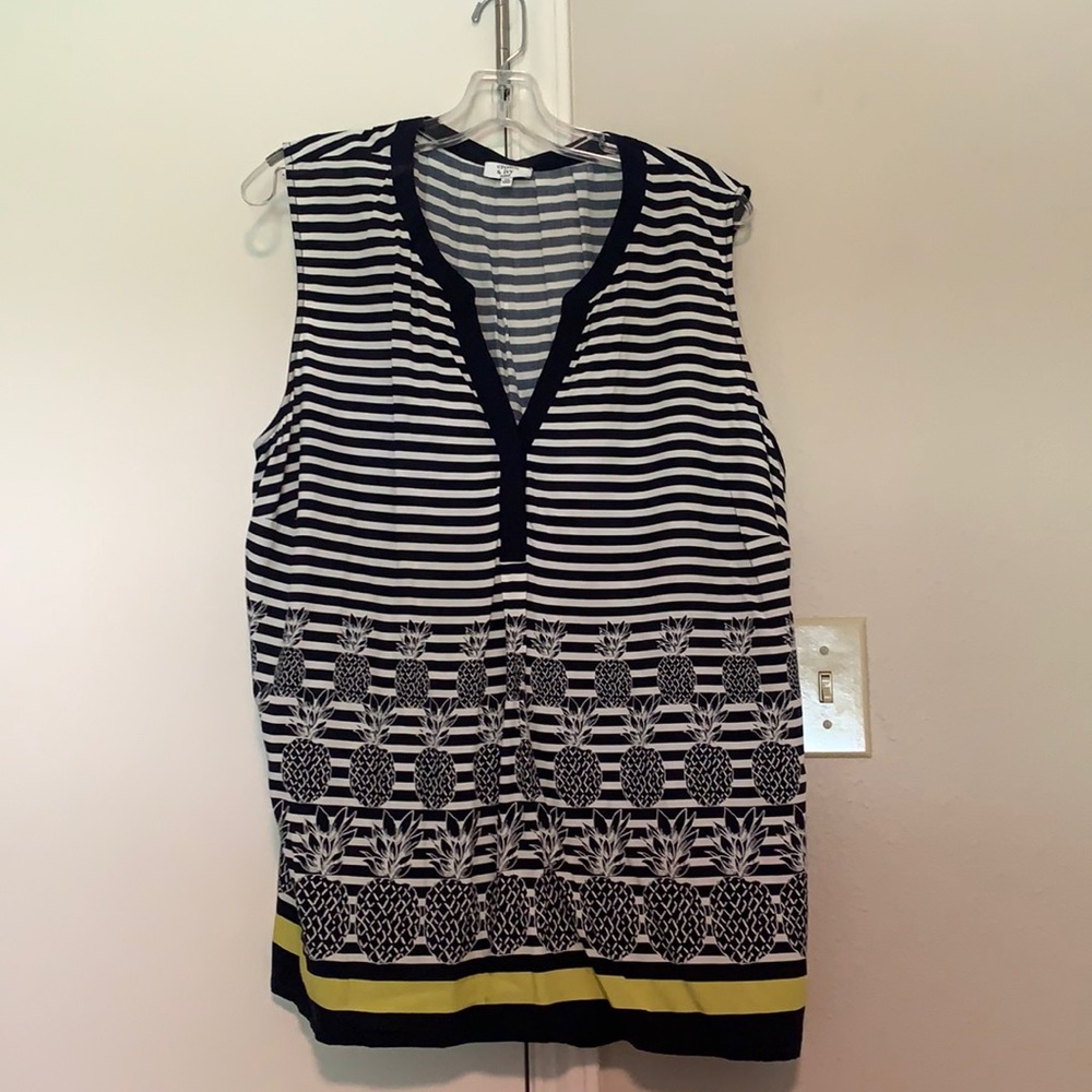 Crown and Ivy Women’s super cute top size 3X.